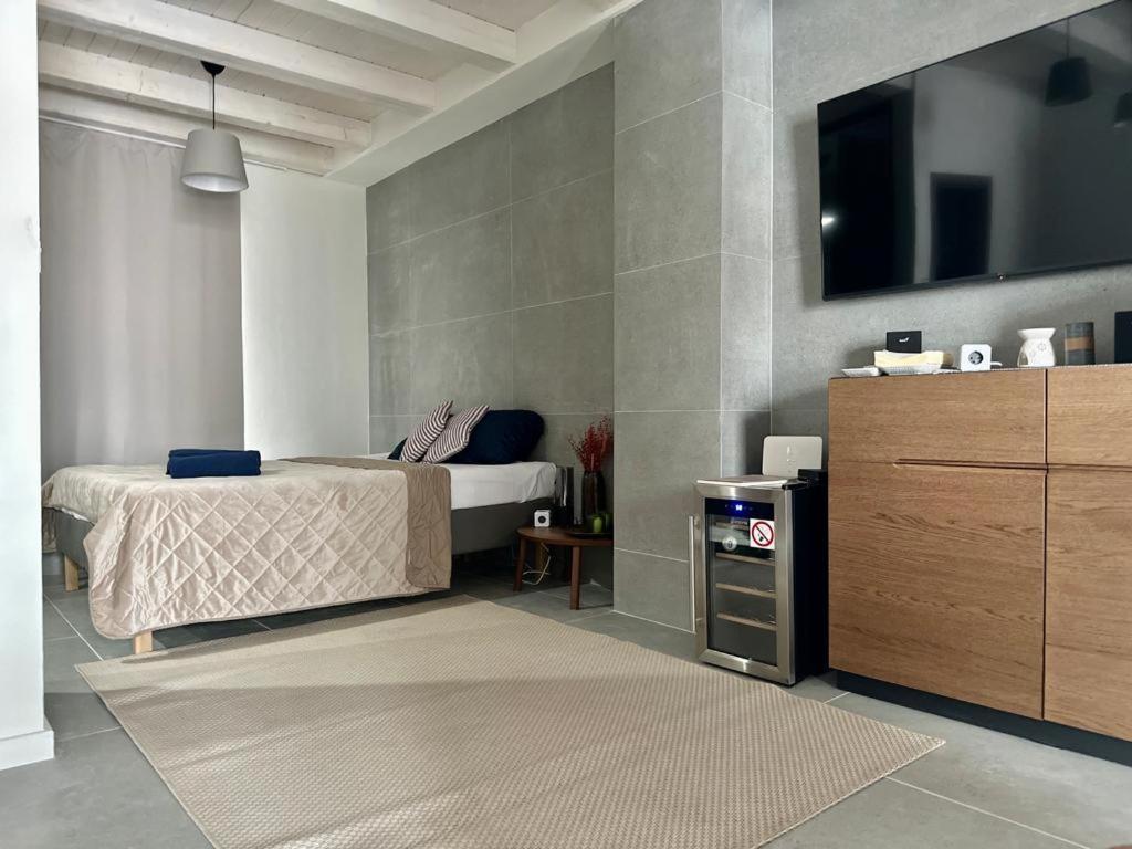 Stone Apartment Жилина Екстериор снимка