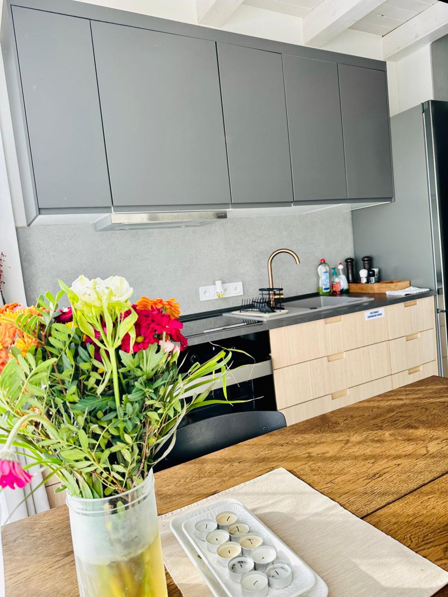 Stone Apartment Жилина Екстериор снимка